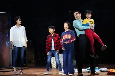 瀬奈じゅん、大原櫻子、吉原光夫ら、父と娘の別れと希望のミュージカル『FUN HOME』公演レポート