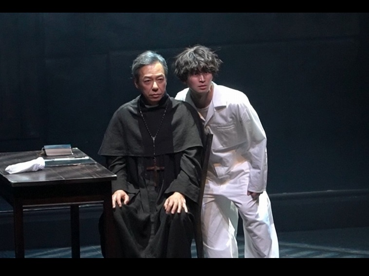 板尾創路と松田凌のW主演舞台『聖なる怪物』レポート――目に見えない“何か”を問う
