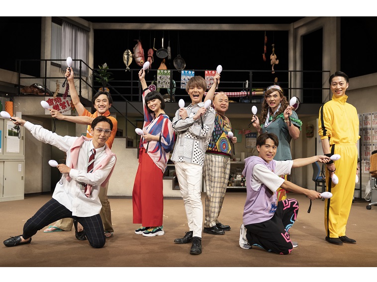 室龍太主演の爆笑コメディ『コムサdeマンボ！』開幕！エチュードもダンスもこなす「ゴン攻め！」
