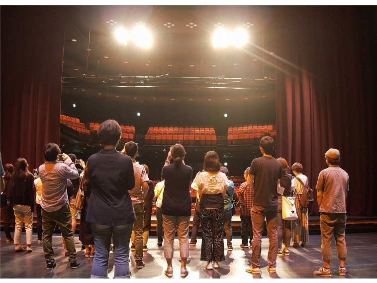 劇場の裏側へ！東京芸術劇場プレイハウスの舞台裏の秘密を探るバックステージツアー開催