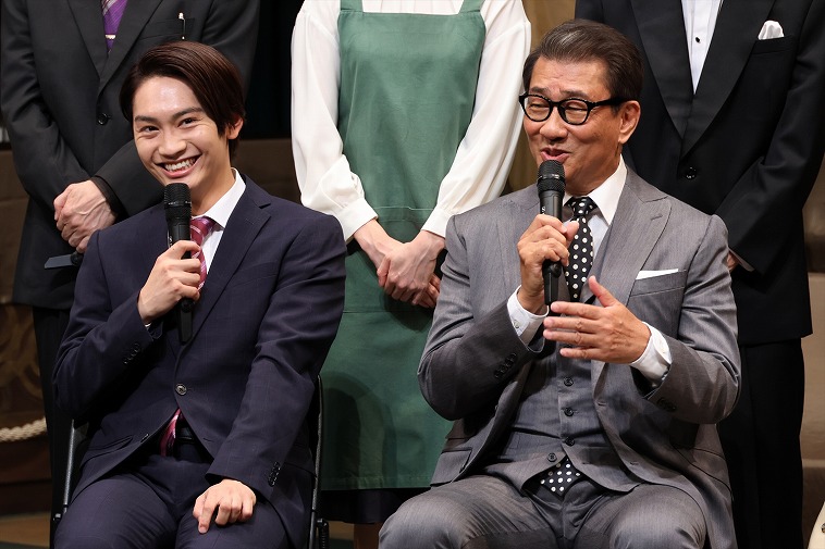 中井貴一、藤原丈一郎らがコロナ禍を乗り越えてついに上演！ハートフル・コメディ『月とシネマ2023』レポート