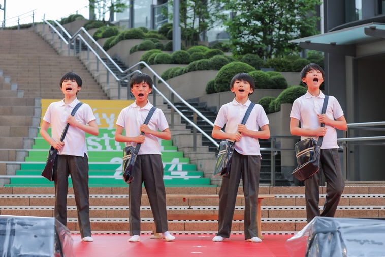 4人のビリーが日比谷の野外ステージで華麗に舞う！ミュージカル『ビリー・エリオット』特別パフォーマンスレポート