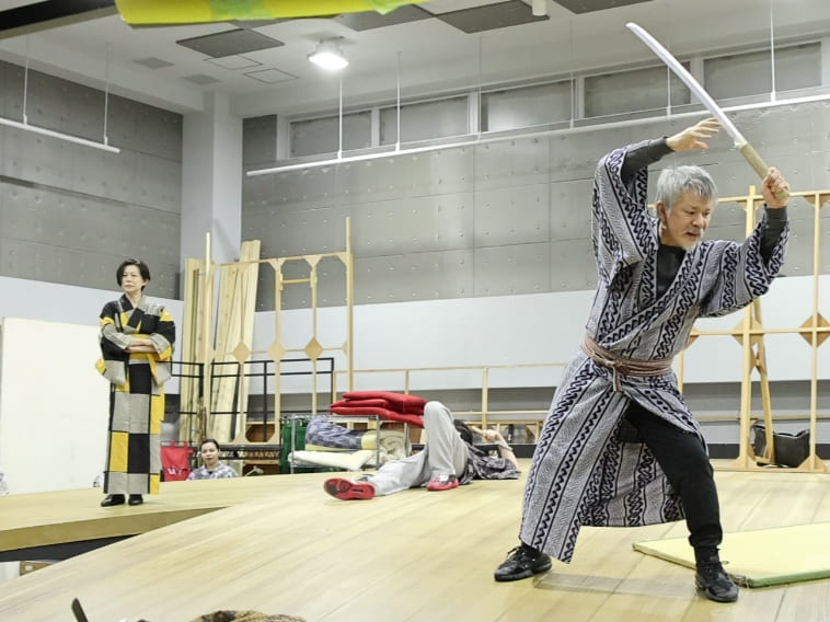 中川大輔、牧島輝らが稽古でも疾走！！ 舞台『きたやじオン・ザ・ロード』稽古場取材会