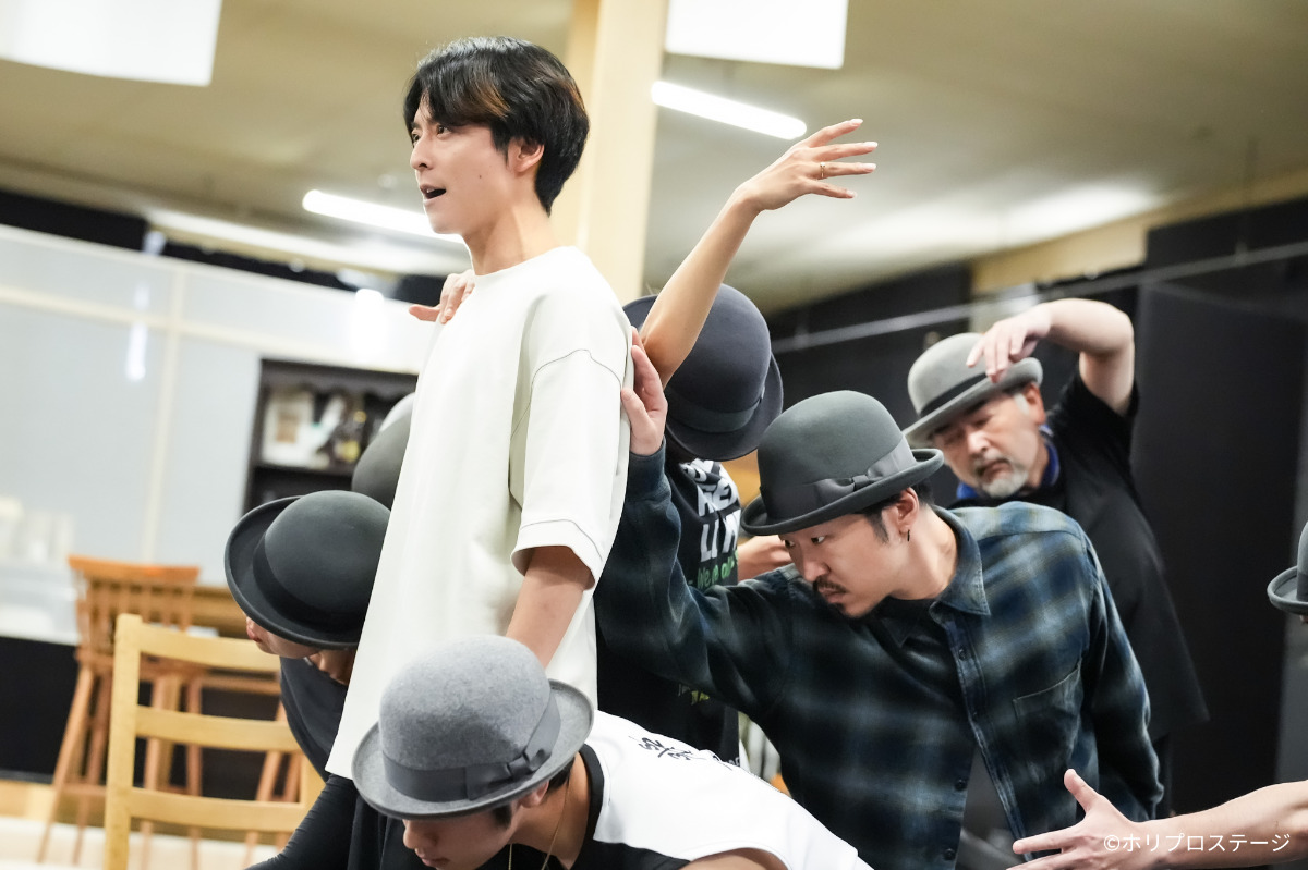 浦井健治ら出演ミュージカル『ある男』稽古場初披露！開幕前日に舞台挨拶決定