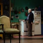 橋爪功主演、フロリアン・ゼレールの傑作『飛び立つ前に』日本初演が開幕！“家族”の愛と記憶を巡る物語